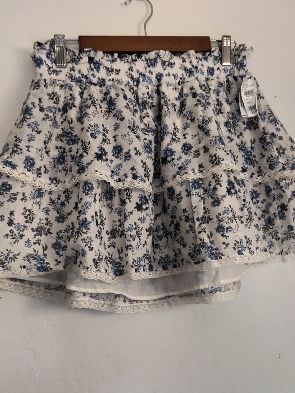 NWT RSQ Boho Coquette White Mini Skirt with Blue Floral Lace Tiers Sz Large Wom - Picture 7 of 11